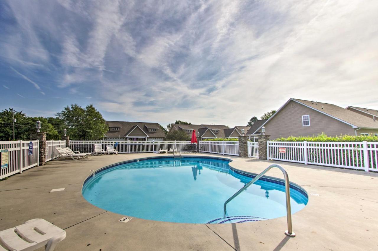 Home With Community Pool - 2 Miles To The Island! Pigeon Forge Eksteriør billede